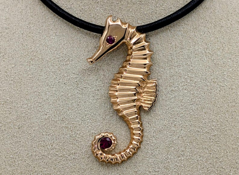 Seahorse pendant
