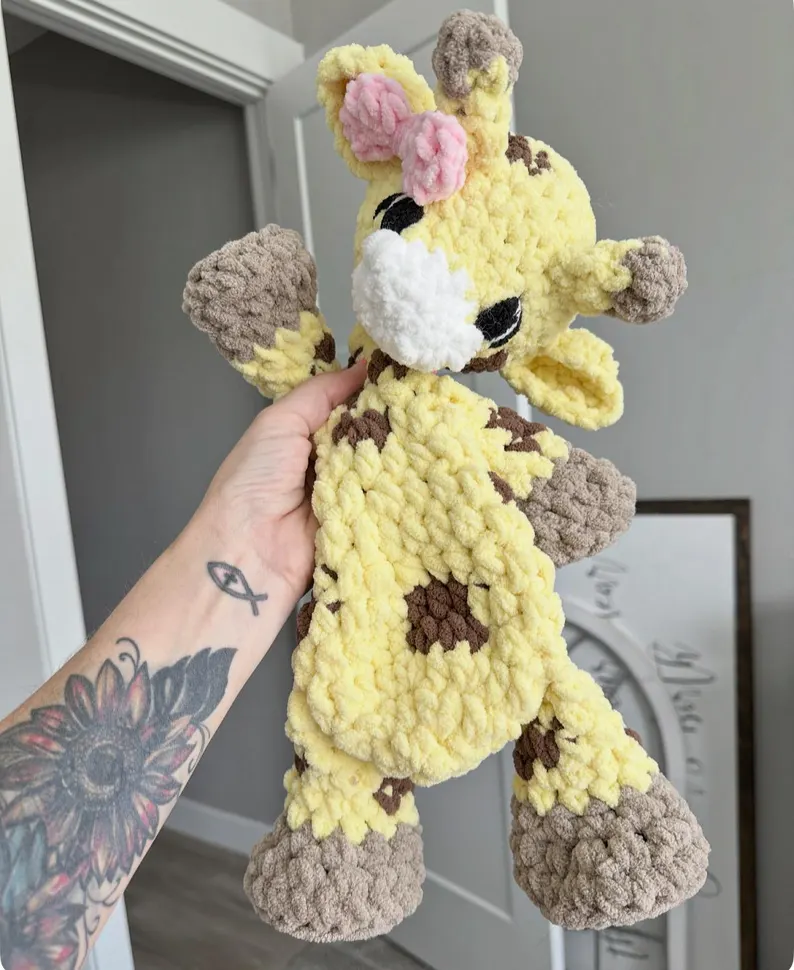 Crocheted Giraff Plushie - Stuffed Animals - Nellas Cottage - Giraffe - Baby Giraffe - Plushie - Giraffe Amigurumi - Crochet - Handmade